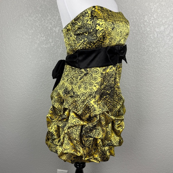 Y2K Ruby Rox NWT Bubble Hem Strapless Dress, Yellow & Black 11 - Damask, Mini - Picture 6 of 13